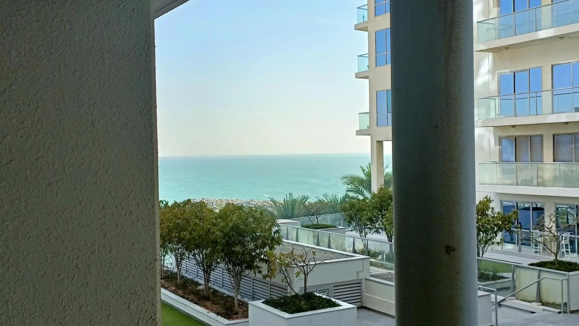Sunny Beachside Apartment Ras al-Khaimah