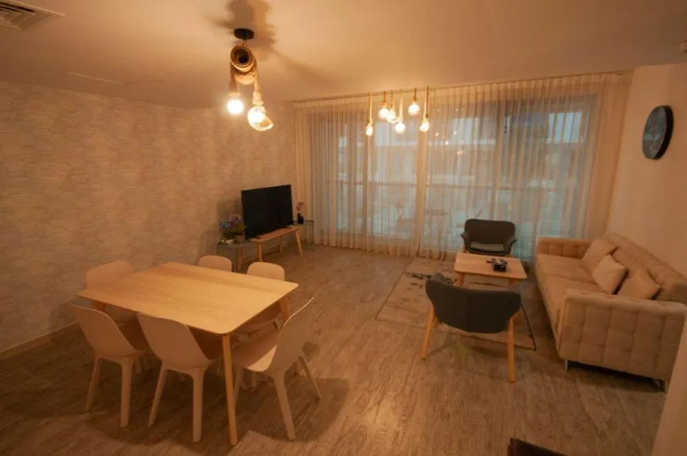 Sunny Beachside Apartment Ras al-Khaimah