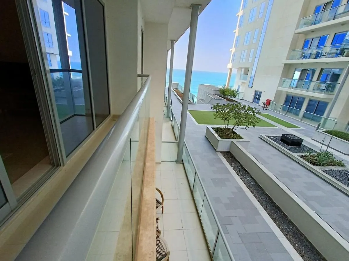 Sunny Beachside Apartment Ras al-Khaimah